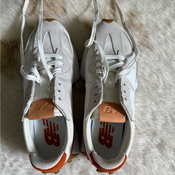 New Balance 327 like NEW! - Picture 4 of 7